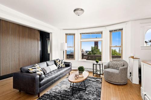 Central Hillside Apartment | Downtown Fika Condo in Duluth