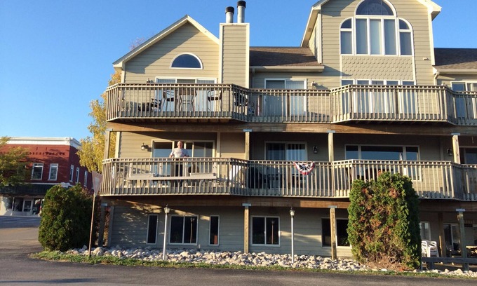 Frankfort Condo | Downtown Frankfort Condo overlooking Betsie Bay