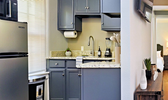 Florence House | Downtown Gem 2 Br w Spacious Yard