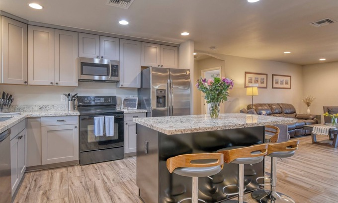 Gilbert House | Downtown Gilbert Getaway - Sleeps 8