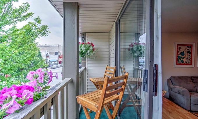 Grand Haven Apartment | Downtown Grand Haven Apt Less Than 1 Mi to Lake Michigan