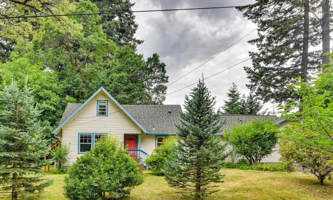 Stevenson House | Downtown Home with Patio - Walk to Shops and Dining!