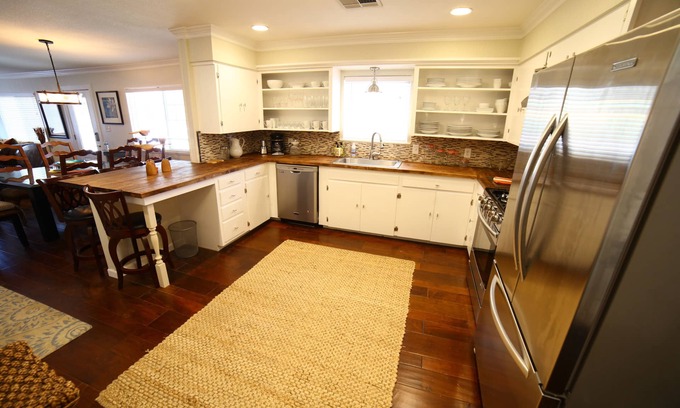 Dripping Springs House | Downtown Hudson Farm House amazing retreat centrally located in Dripping Spring