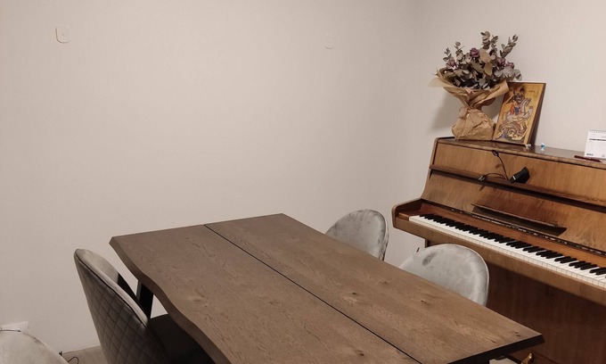 Keflavik House | Downtown Keflavik, everything walking distance close to all tourist attractions