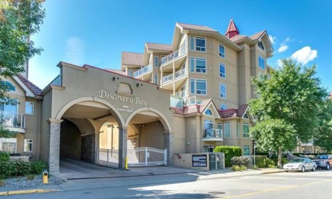 North End Apartment | Downtown Kelowna 2 Bdrm 2 Bath Waterfront Condo