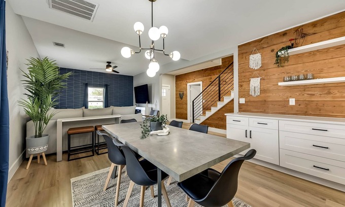 McKinney House | Downtown McKinney Modernized Historical home
