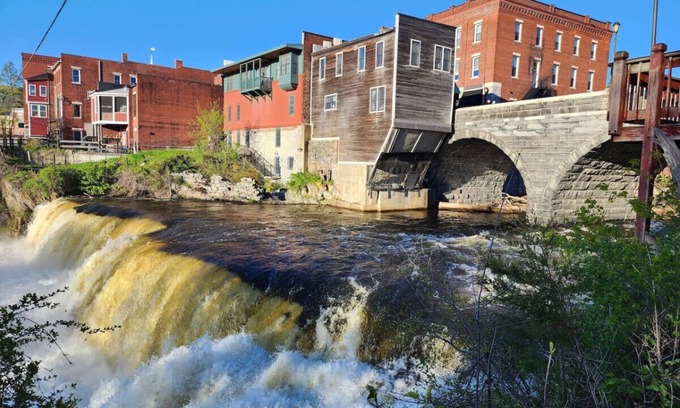 Middlebury Apartment | *Downtown Middlebury Waterfall Studio Apartment*
