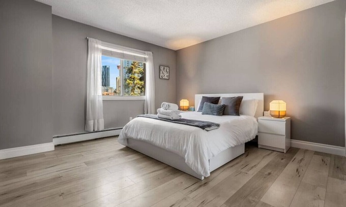 Beltline Apartment | Downtown » Mins to 17 Ave » Free Parking » Netflix