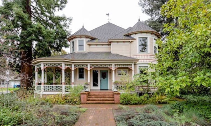 Montgomery Village House | Downtown Modern Historical Queen Anne Victorian - Bolton House