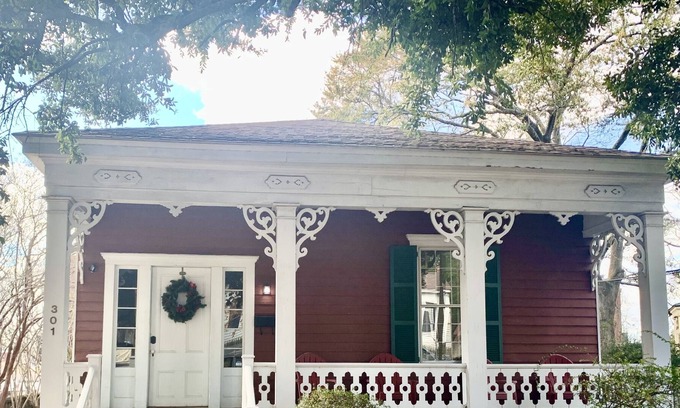 Montgomery Cottage | Downtown Montgomery The Historic Bush Cottage