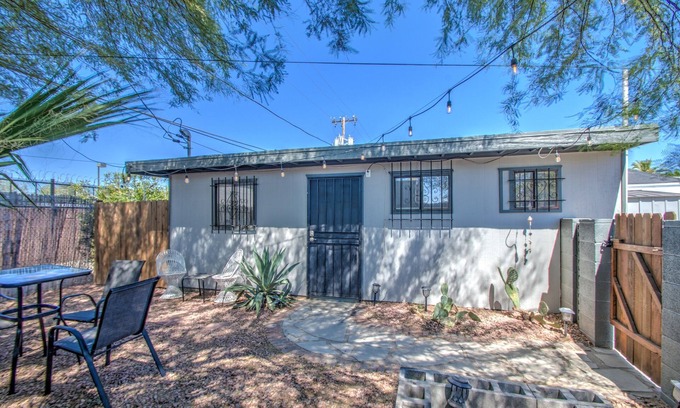 Garfield House | Downtown Phoenix Bungalow - Garfield. Dog Friendly