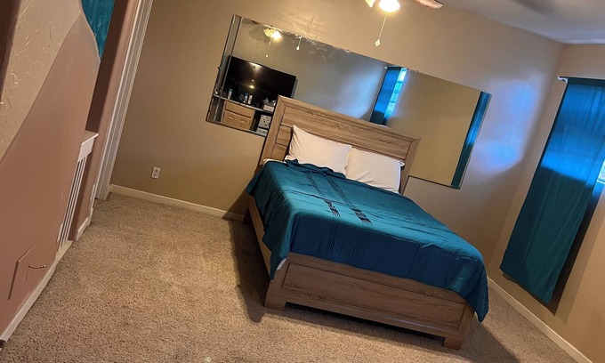 F. Q. Story Apartment | Downtown Phoenix FQ Historic District Upstairs Studio