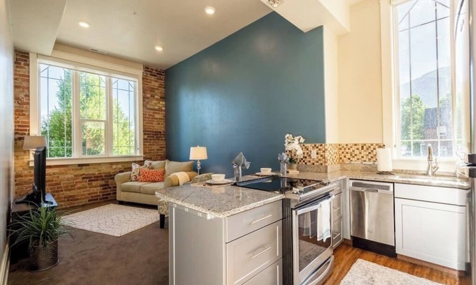 Central Business District Apartment | Downtown Provo Luxury Apartment (Unit #6)