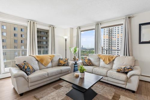Saskatoon Downtown Apartment | Downtown river-view high-rise, free parking, gym