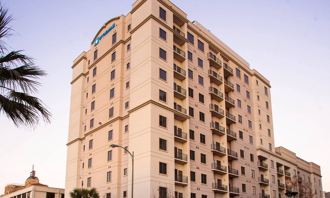 Downtown San Antonio Resort | Downtown San Antonio Resort close to RiverWalk and The Alamo with Rooftop Pool and Hot tub