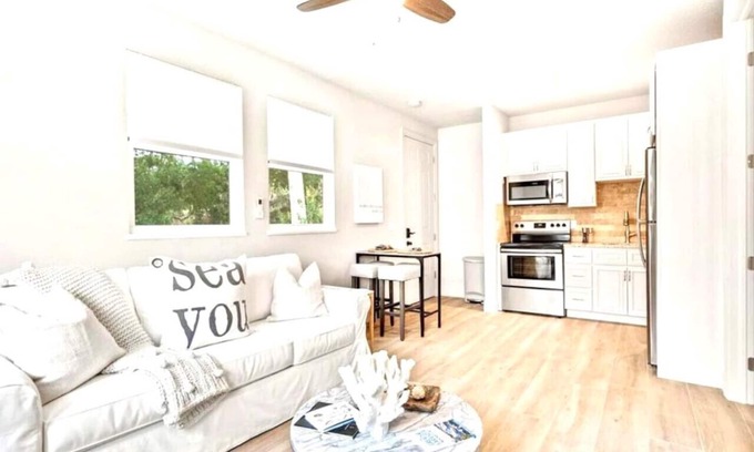 Gillespie Park Apartment | Downtown Sarasota | 1 Bd 1 Ba | Beach | + Pets