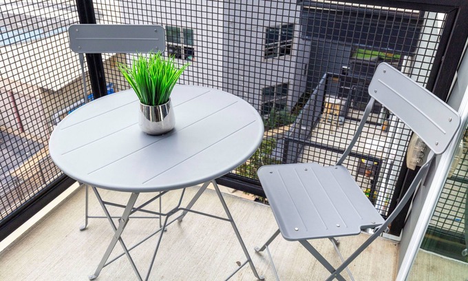 Deep Ellum Condo | Downtown! Skyline View-Pool-King Bed-Gym-Lounge