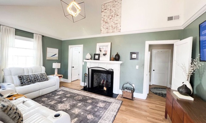 Spartanburg House | Downtown Sptg Historic Pet Friendly Home Sleeps 4
