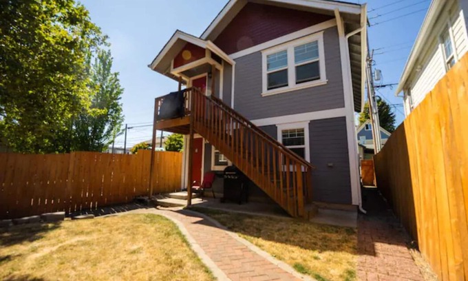 Hilltop House | DOWNTOWN TACOMA HOUSE OF GRAY #3