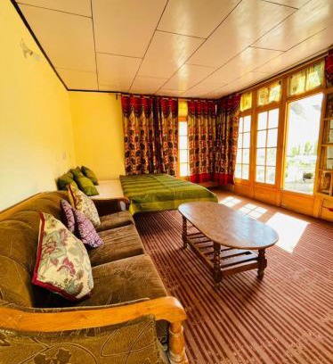 Tingmosgang House | Dragon guesthouse and garden restaurant