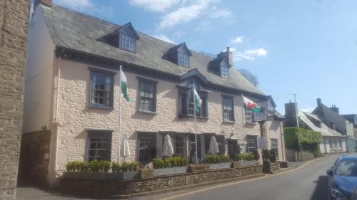 Crickhowell Hotel | Dragon Inn