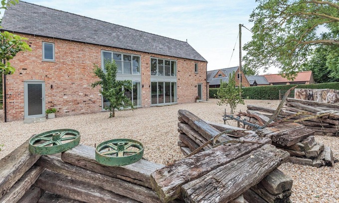 Horncastle Cottage | Dragonfly Den - UK44530