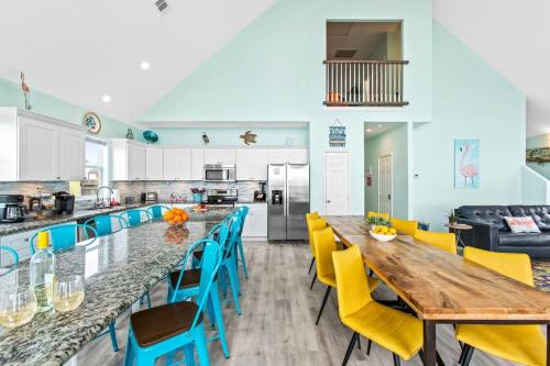 Port Bolivar House | Dragonfly & Flamingo