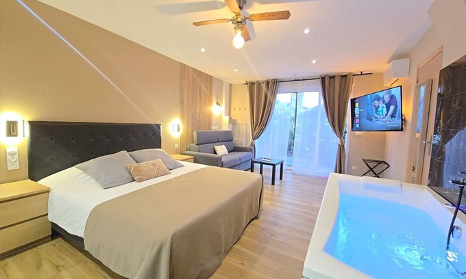 Moyen-Vernet Apartment | Dragons Catalan whirlpool bath, terrace, ground fl