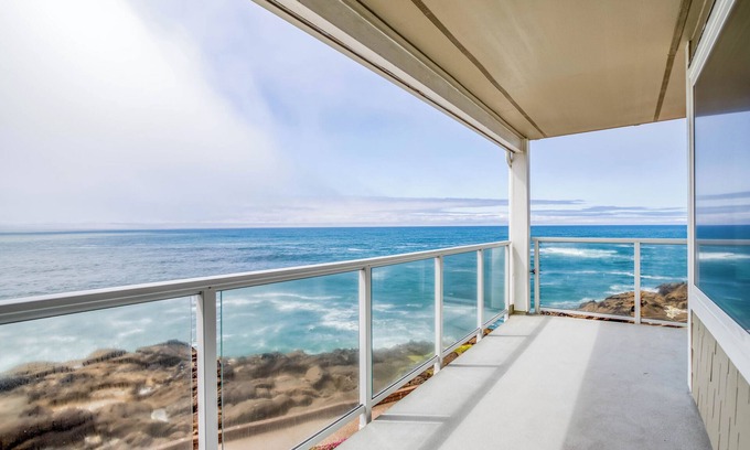 Logsden Condo | Dramatic Clifftop Depoe Bay Oceanfront Condo has Whales, Birds, and a King Suite