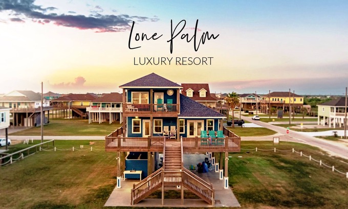 Crystal Beach House | Dramatic Ocean Views*Seconds to Beach*3 bdrm House*Sleeps 12