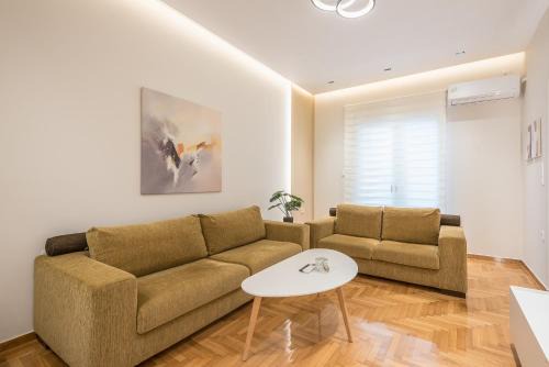 Exarhia Apartment | Dream Athens Stay Cozy 3BR with balcony