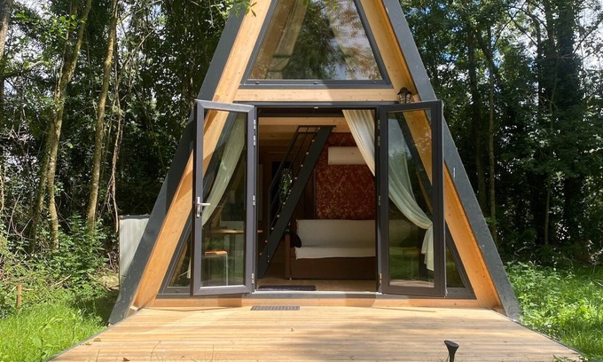 Les-Trois-Moutiers Cottage | Dream ecolodge in a fairytale castle