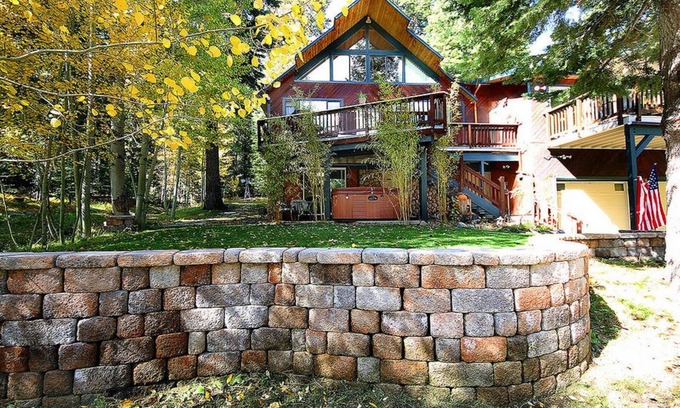 North Upper Truckee House | "DREAM HOUSE" 1 acre Wooded Lot, Creek,