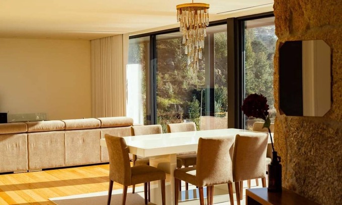 Marco de Canaveses House | Dream house with infinity pool overlooking the vineyard!