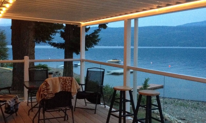 Anglemont Cabin | Dream Vacation On The Lake, Family Friendly. Right on the beach.