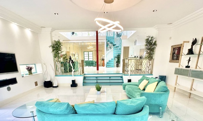 Canford Cliffs Villa | Dreamcatcher - Multi Award Winning Luxury Villa with Hot Tub