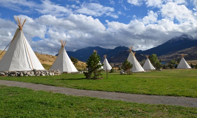 Gardiner Hotel | Dreamcatcher Tipi Hotel