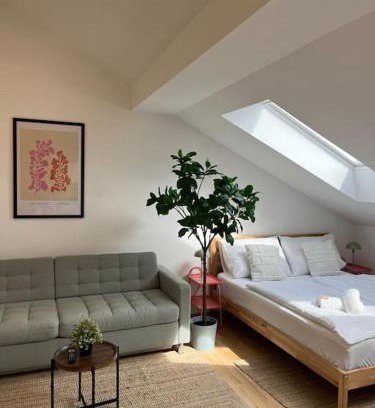 Rudolfsheim-Funfhaus Apartment | Dreamy & Cozy Apartment with Air Condition