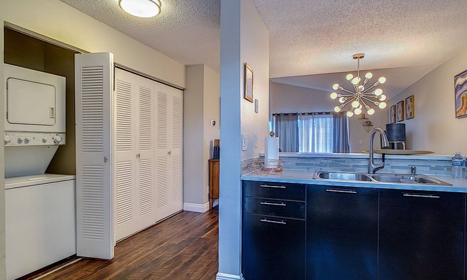 Ventura Condo | Dreamy Mid century close to downtown/airport MCO