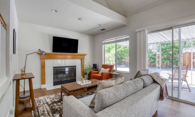 Cambrian House | Dreamy San Jose 3BR w/Backyard, near Houge Park & Hikes, by Blueground