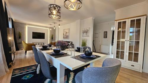 Gera Apartment | DREAMZzz 130m2 Designerwohnung mit 2 Bädern Gera