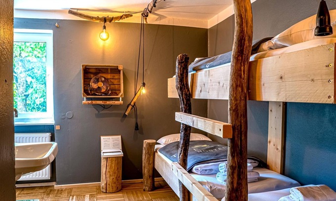 Elisabeth-Vorstadt House | Dreibettzimmer, Etagendusche/etagen-wc - The Keep Eco Residence