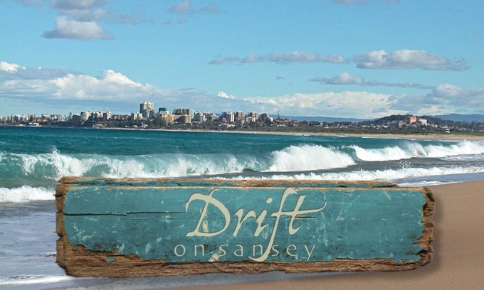 Mount Ousley House | Drift - Artistic retro beach inspired house