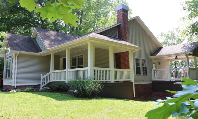 Jamestown House | DRIFT INN just 10 minutes from Jamestown Marina