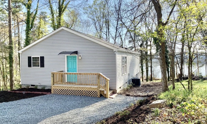 Oak Hill Park House | Driftwood Dreams Lakefront Cottage and Dock
