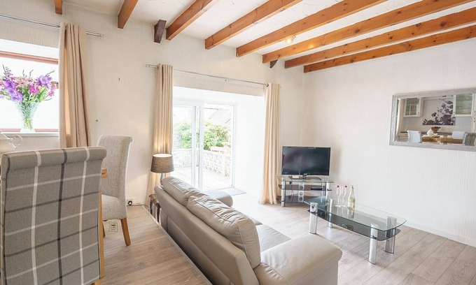Thornhill Cottage | Drumlanrig Cottage - a cottage that sleeps 4 guests in 2 bedrooms