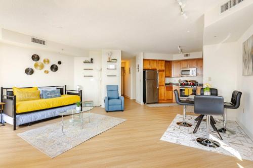 Downtown House | DTSS LuxePad 2BED 2BATH Washington DC Balcony Views, Gym, Pool, Free Parking