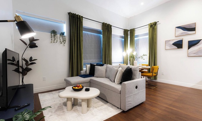 Downtown Apartment | DTWN I Near Yale I King Beds I Free Parking I Gym I Free Coffee I Pets Welcome!