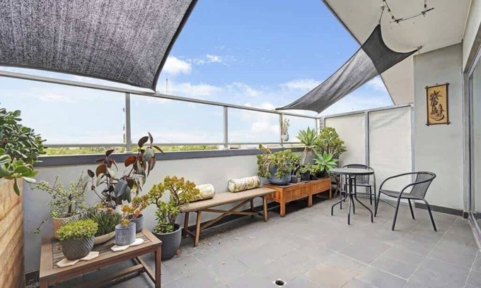 Windsor Apartment | Dual-Level St Kilda Apartment with parking