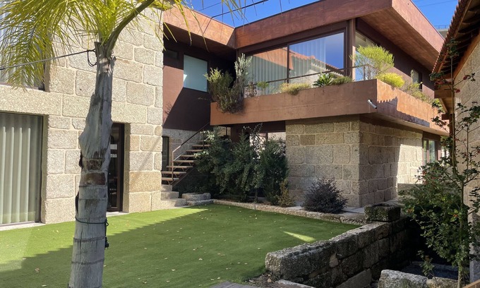 Guimaraes House | Duas Quintas-areal T1 Varanda